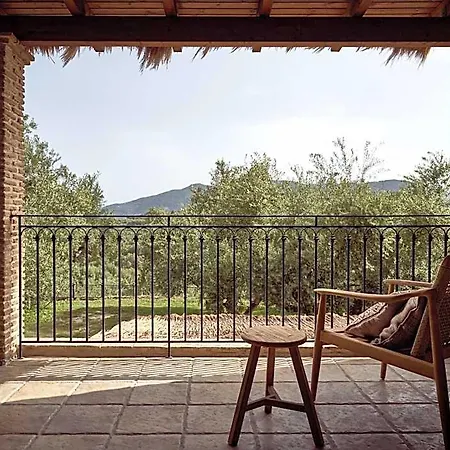 Leeda's Village Hotel 4*