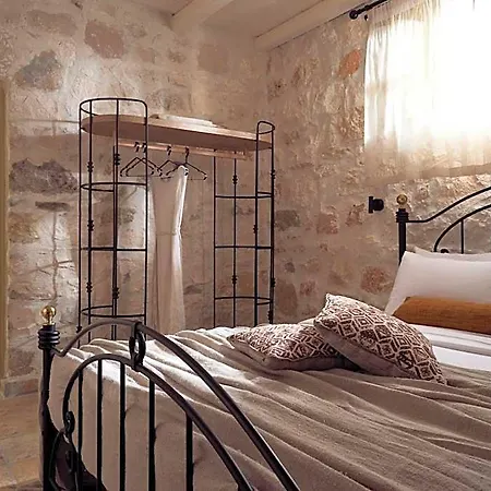 Hotel Leeda's Village