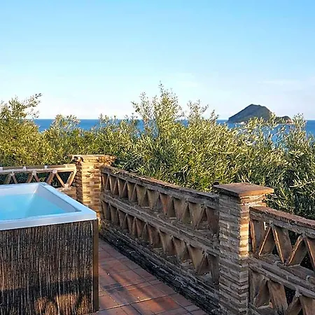 Hotel Leeda's Village
